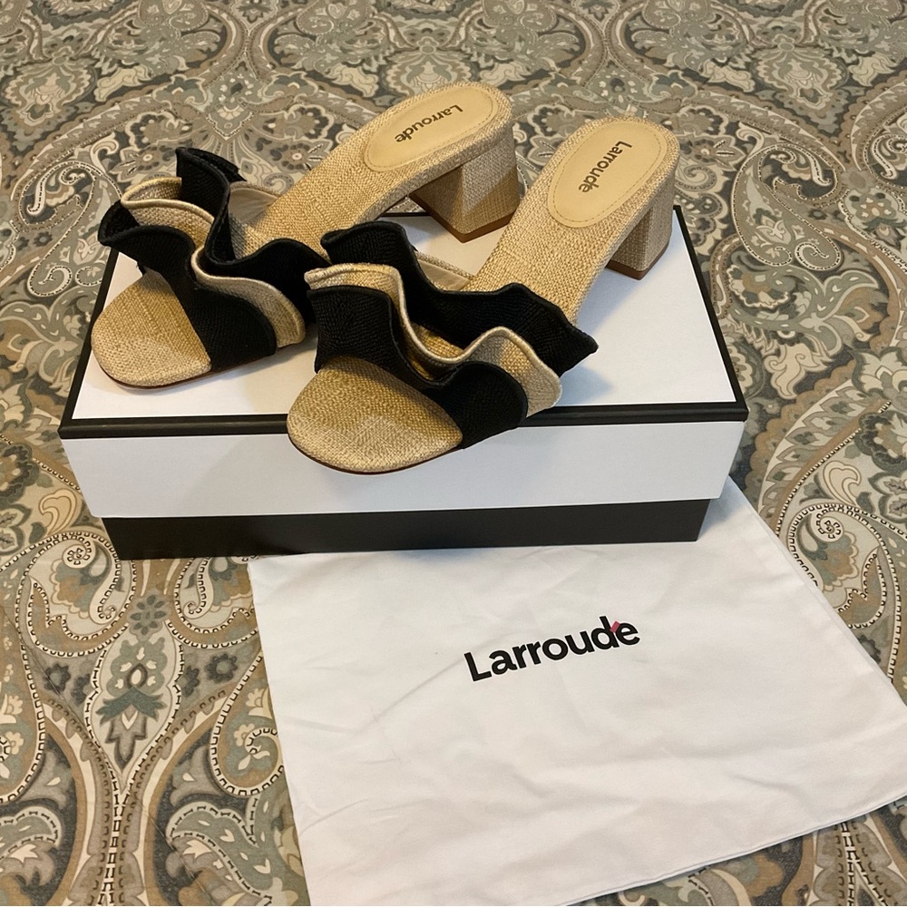 NWT Larroude Brigitte Ruffle Raffia Beige Black Sandals Women’s Sz 7.5